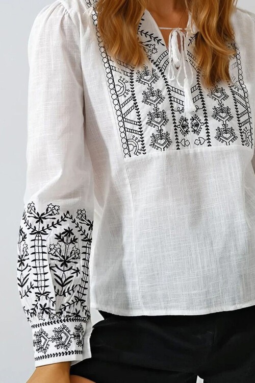 Beyaz Hakim Yaka Püskül Detaylı Flamlı Keten Bluz