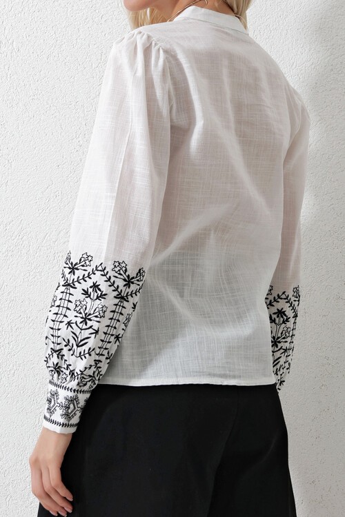 Beyaz Hakim Yaka Püskül Detaylı Flamlı Keten Bluz