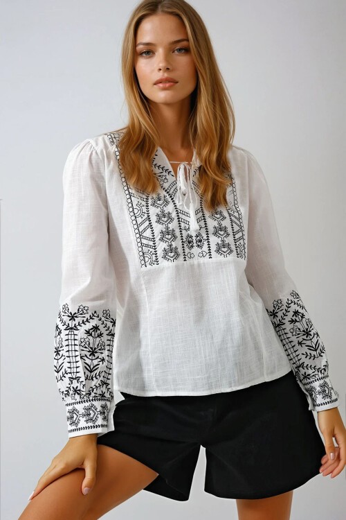 Beyaz Hakim Yaka Püskül Detaylı Flamlı Keten Bluz