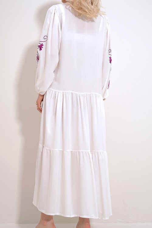Beyaz Hakim Yaka Sim Nakışlı Maxi Boy Dokuma Elbise