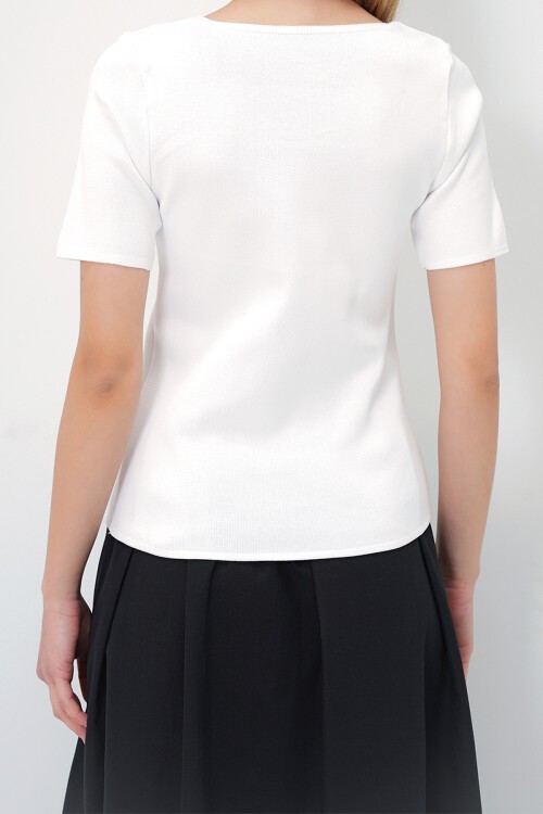 Beyaz Kare Yaka Kısa Kollu Mevsimlik Triko Bluz