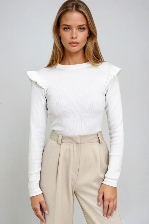 Beyaz Omuzları Fırfırlı Yarım Balıkçı Kazak