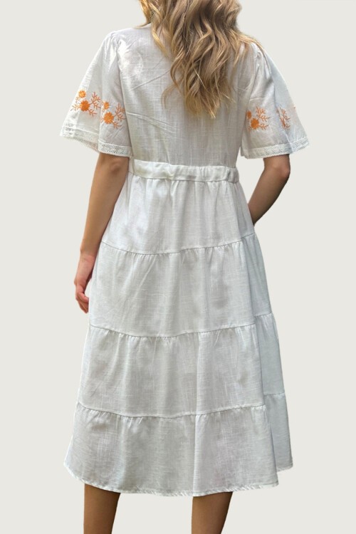 Beyaz V Yaka Belden Büzgülü Nakışlı İçi Astarlı Midi Boy Dokuma Elbise