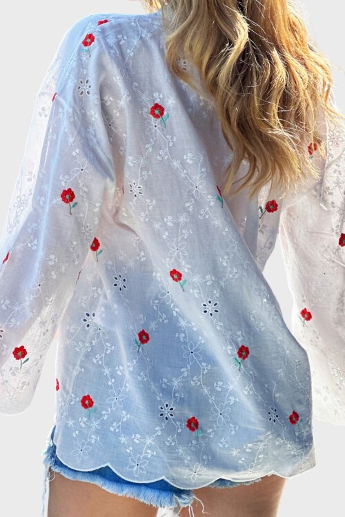 Beyaz V Yaka Fisto Ve Nakış İşlemeli Rahat Kesim Dokuma Bluz