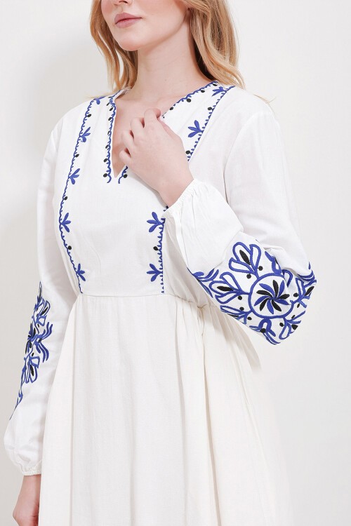 Beyaz V Yaka İçi Astarlı Keten Nakışlı Midi Boy Elbise