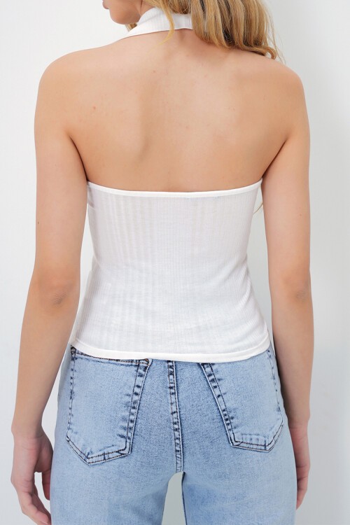 Beyaz V Yaka Sırt Dekolteli Düğme Detaylı Kolsuz Crop Bluz