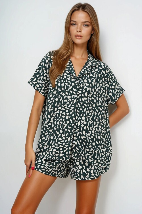 Ceviz Yeşili Geometrik Desenli Önü Düğmeli Dokuma Gömlek Ve Şort Pijama Takım