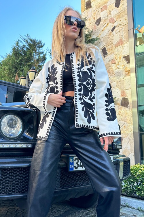 Ekru Astarlı Nakışlı Ceket