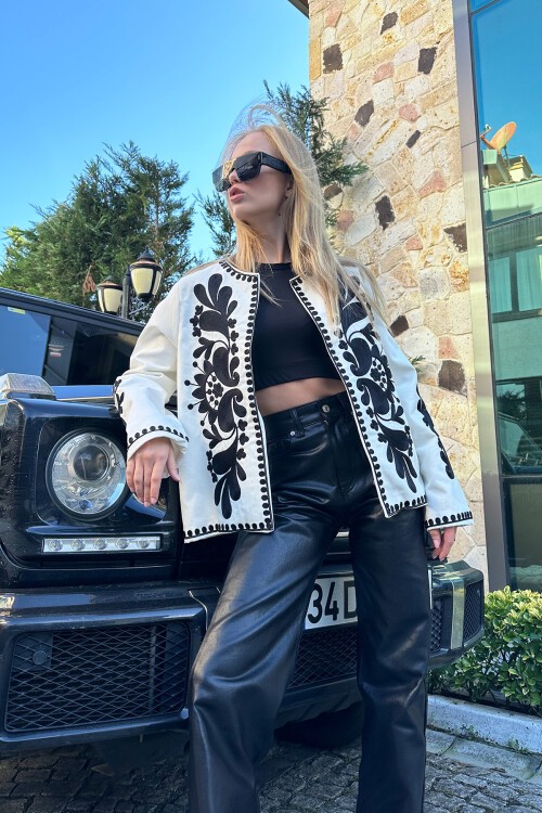 Ekru Astarlı Nakışlı Ceket