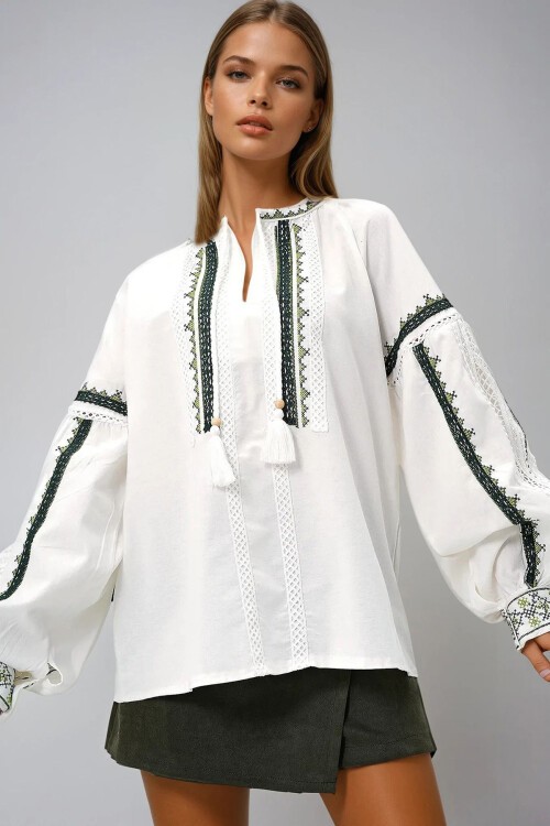Ekru Balon Kol Nakışlı Ham Keten Bluz