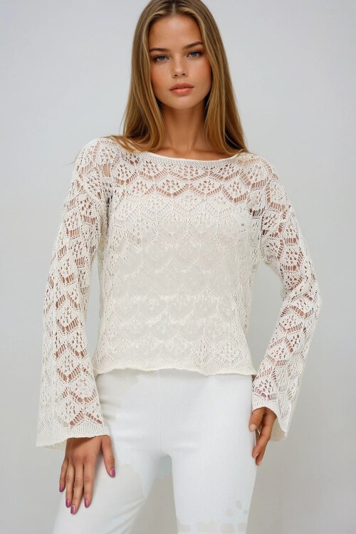 Ekru Geniş Yaka Motifli Triko Bluz