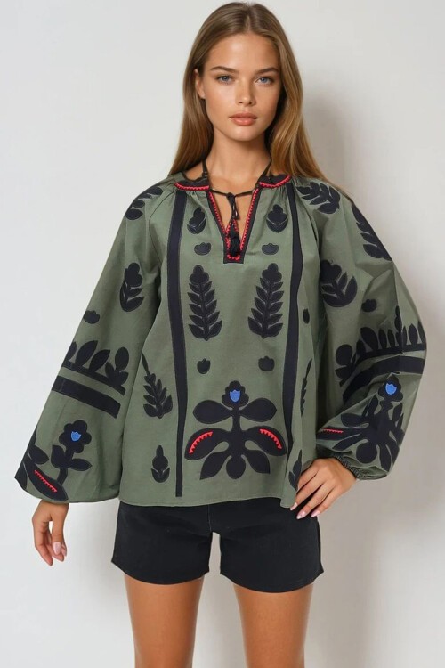 Haki Kayık Yaka Püskül Detaylı Nakış İşlemeli Balon Kol Dokuma Bluz