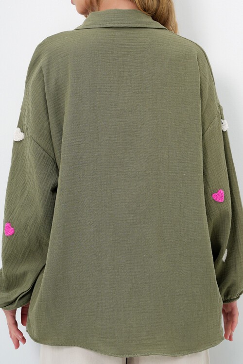 Haki Süzene Kalp İşlemeli Oversize Müslin Keten Gömlek