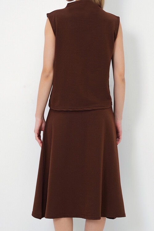 Kahverengi Dik Yaka Kolsuz Bluz Etekli Takım