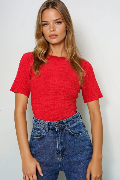 Kırmızı Kayık Yaka Sırt Dekolteli Kısa Kol Gofre Kumaş Yazlık Bluz