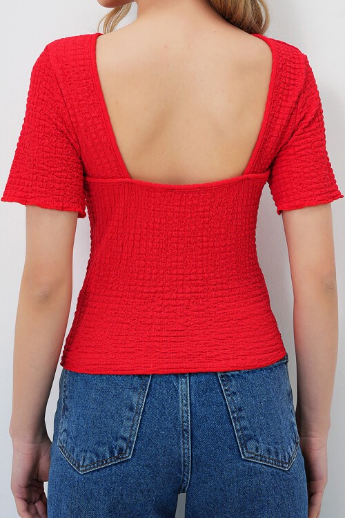 Kırmızı Kayık Yaka Sırt Dekolteli Kısa Kol Gofre Kumaş Yazlık Bluz