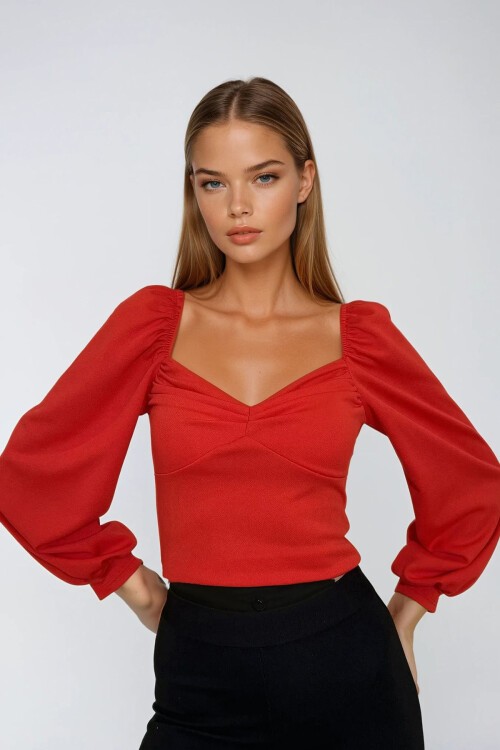 Kırmızı Öpücük Yaka Prenses Kol Drapeli Örme Bluz