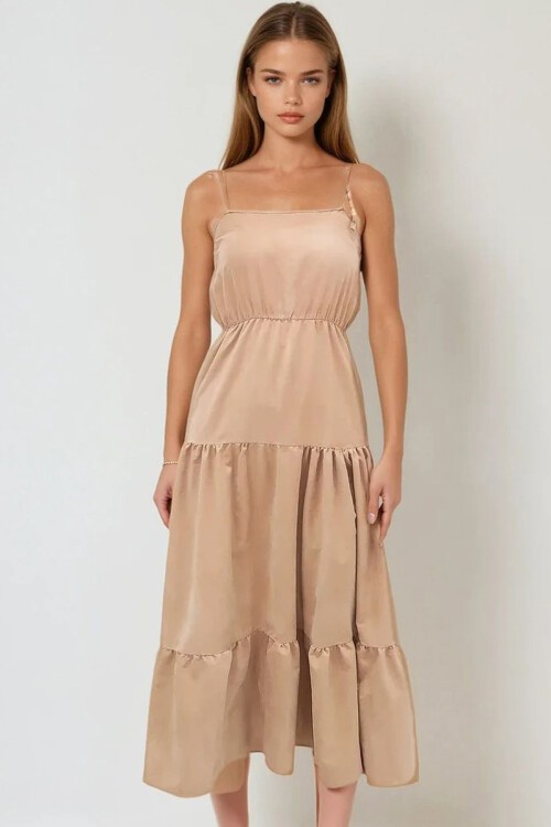 Koyu Bej Kat Kat Volanlı Askılı Boncuk Aksesuarlı Midiboy Elbise