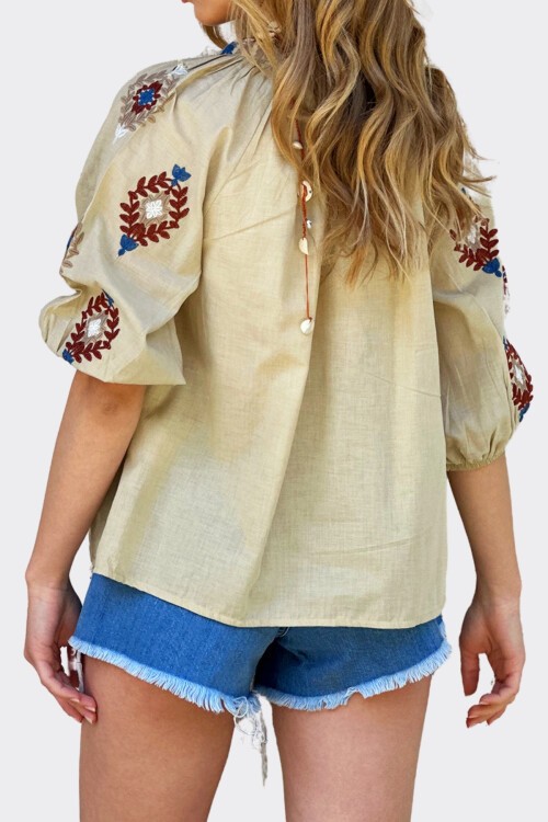 Koyu Bej V Yaka Püskül Ve Nakış İşlemeli Karpuz Kol Dokuma Bluz