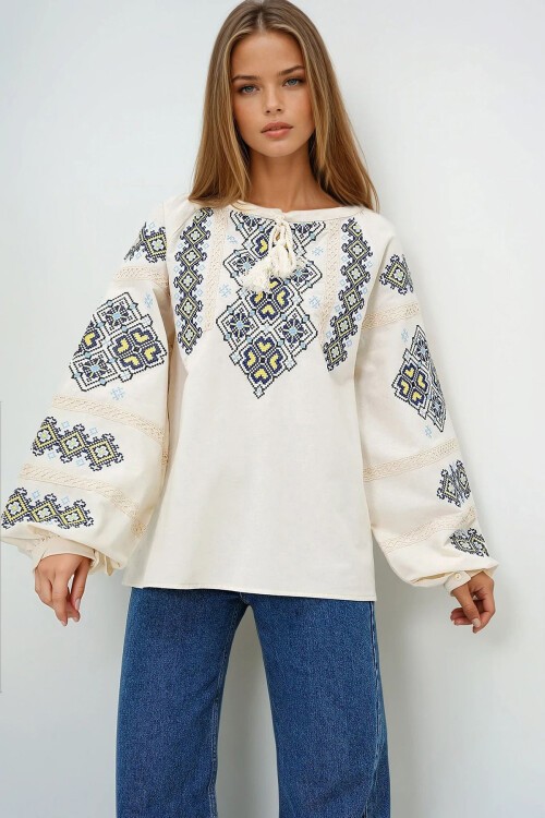 Krem Yakası Bağcıklı Balon Kol Nakış İşlemeli Keten Bluz