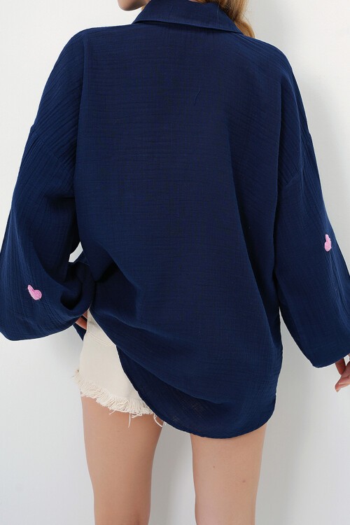 Lacivert Süzene Kalp İşlemeli Oversize Müslin Keten Gömlek