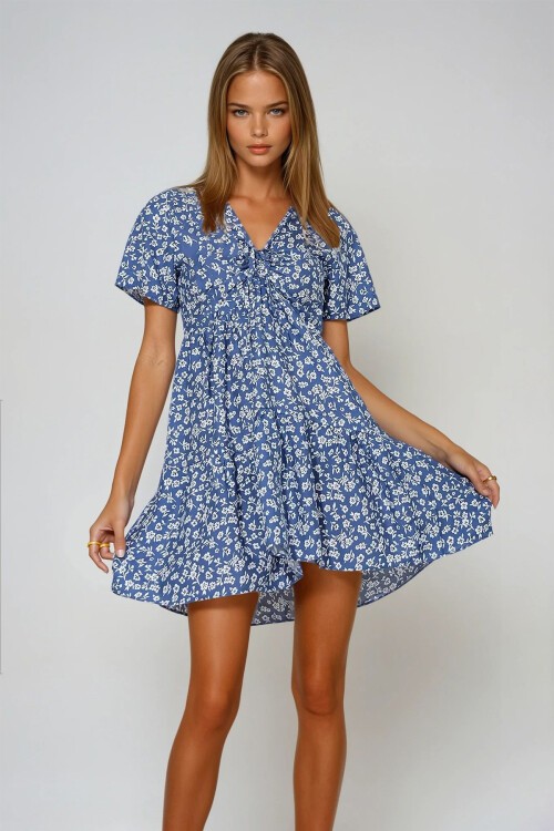 Mavi V Yaka Çiçek Desenli Eteği Volanlı Dokuma Elbise
