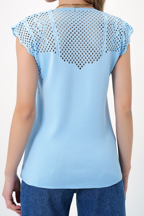 Mavi V Yaka Delik Ajurlu Mevsimlik Triko Bluz