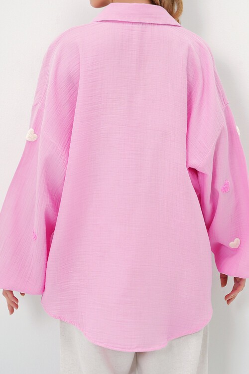 Şeker Pembe Süzene Kalp İşlemeli Oversize Müslin Keten Gömlek