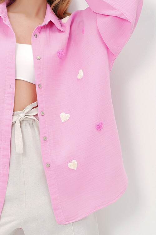 Şeker Pembe Süzene Kalp İşlemeli Oversize Müslin Keten Gömlek