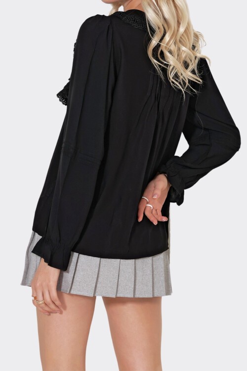 Siyah Bebe Yaka Fisto Ve Nervür Detaylı Önü Fırfırlı Dokuma Bluz