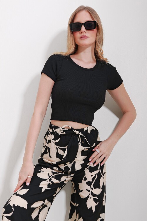 Siyah-Beyaz Bisiklet Yaka 2Li Paket Crop Örme Bluz