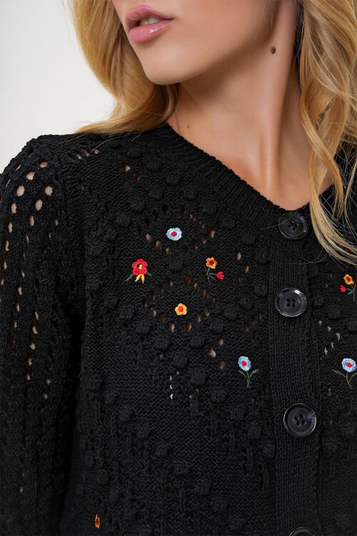 Siyah Bisiklet Yaka Ajurlu Ve Nakış İşlemeli Nostaljik Triko Hırka