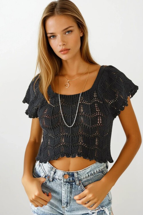 Siyah Kare Yaka Ajurlu Triko Bluz