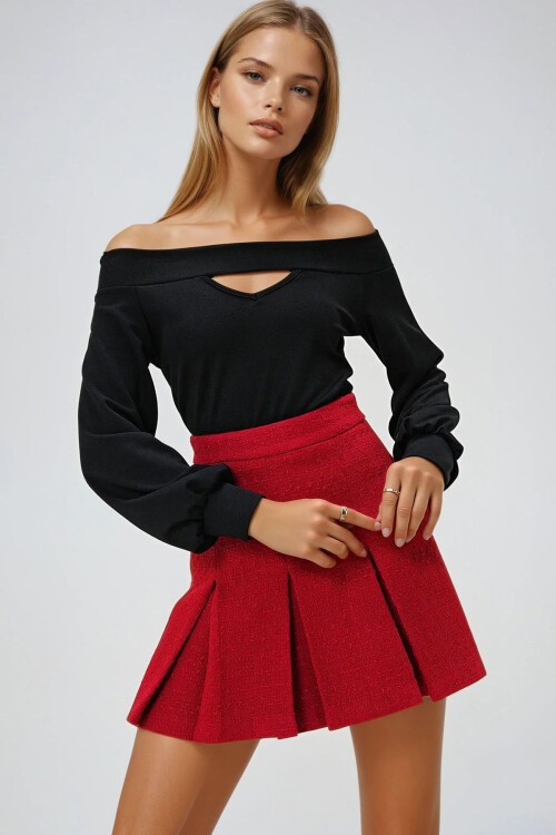 Siyah Madonna Yaka Cut Out Detaylı Örme Bluz