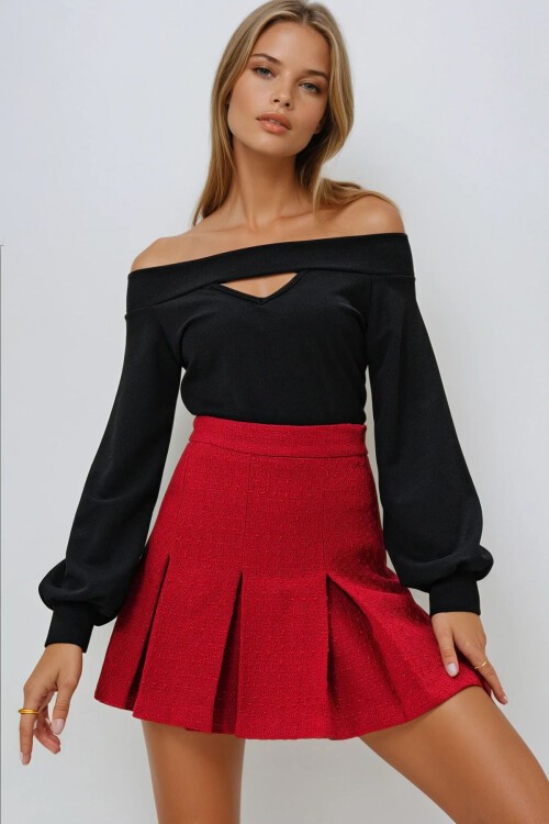 Siyah Madonna Yaka Cut Out Detaylı Örme Bluz