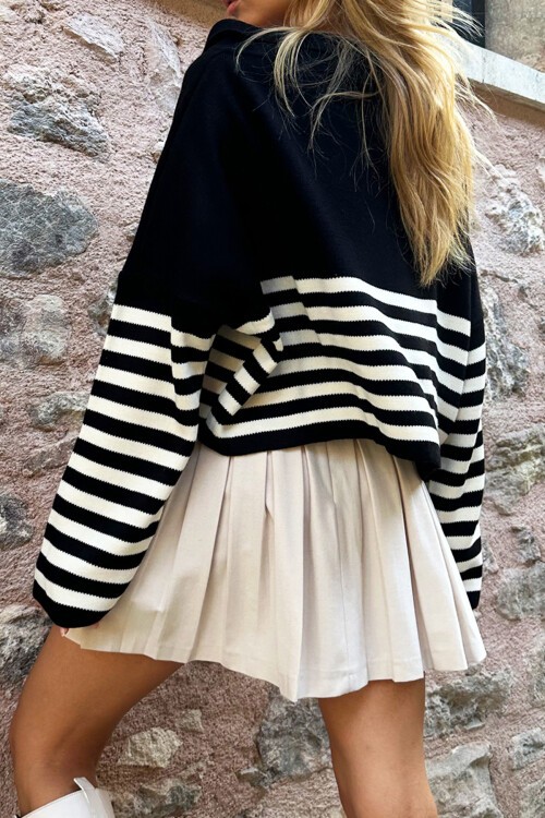 Siyah Polo Yaka Çizgili Crop Kazak