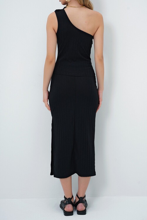 Siyah Tek Omuz Askılı Fırfırlı Bluz Ve Yırtmaçlı Etek Takım