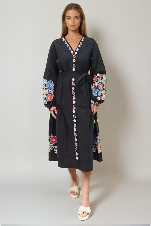 Siyah V Yaka Full Nakışlı Astarlı Dokuma Elbise