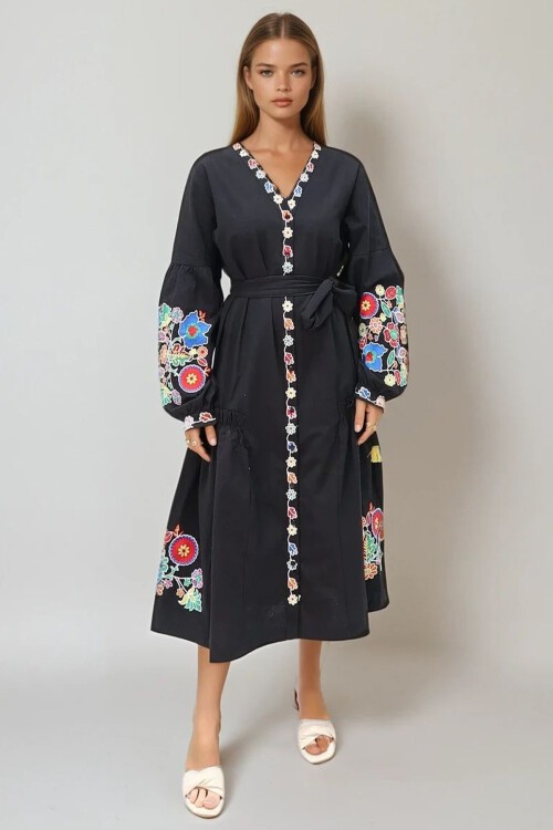 Siyah V Yaka Full Nakışlı Astarlı Dokuma Elbise