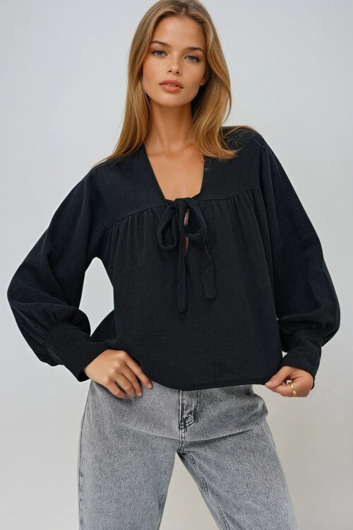 Siyah V Yaka Göğüsten Bağlamalı Büzgülü Yazlık Dokuma Bluz