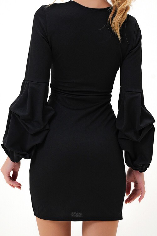 Siyah V Yaka Kolu Volanlı Mini Boy Örme Krep Elbise