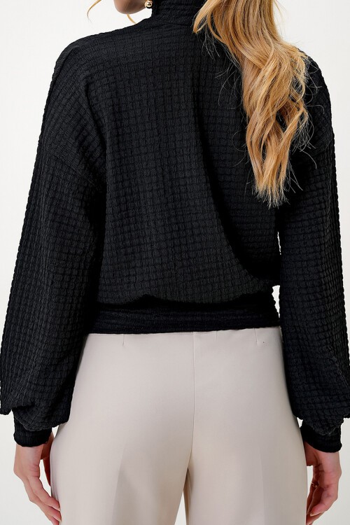 Siyah Yarım Balıkçı Yaka Bürümcük Crop Bluz