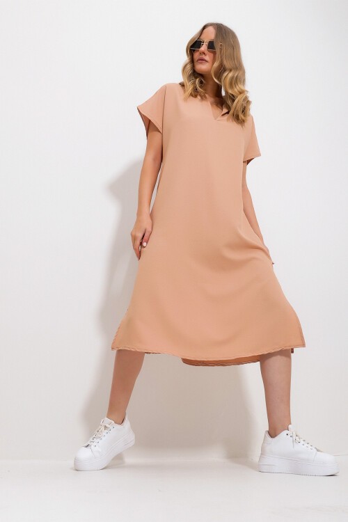 Soğan Kabuğu Polo Yaka Yanları Yırtmaçlı Dokuma Elbise