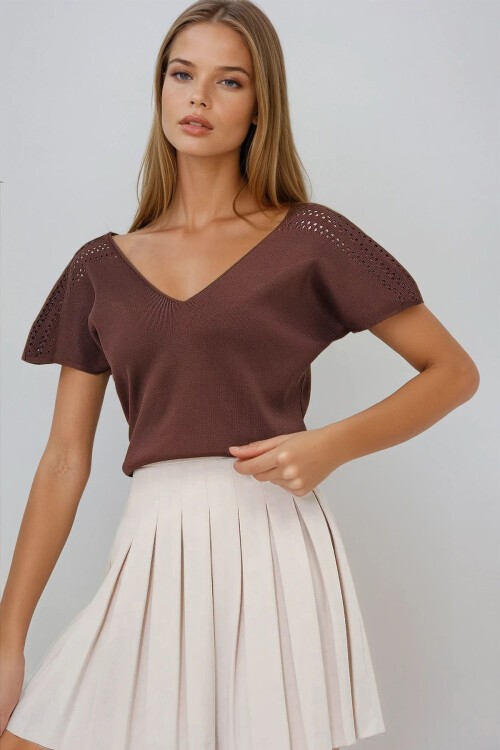 Sütlü Kahve Ön Arka V Yaka Omuzu Ajurlu Triko Bluz