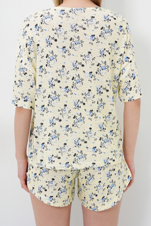 Tereyağı Sarısı Çiçek Desenli Bisiklet Yaka Pamuklu T Shırt Veşortlu Pijama Takımı