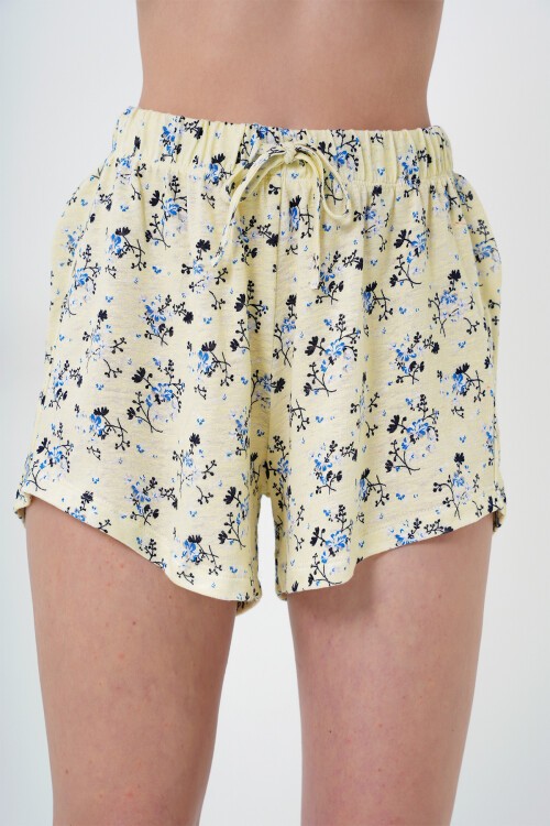 Tereyağı Sarısı Çiçek Desenli Bisiklet Yaka Pamuklu T Shırt Veşortlu Pijama Takımı