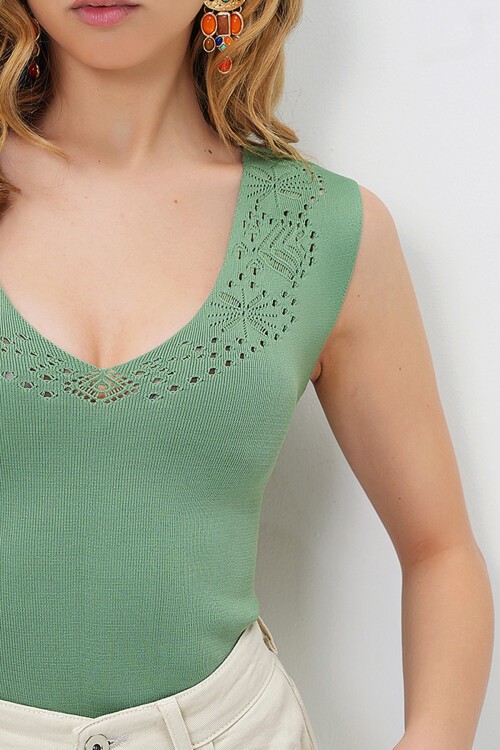 Yeşil Ön Arka V Yaka Ajurlu Yazlık Triko Bluz