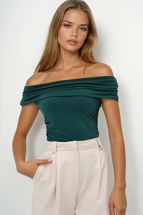 Zümrüt Yeşili Madonna Yaka Yanları Drapeli Kolsuz Sandy Bluz