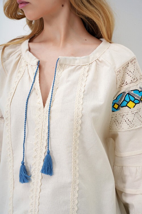 Bej Bisiklet Yaka Fisto Ve Nakış İşlemeli Balon Kol Ham Keten Bluz