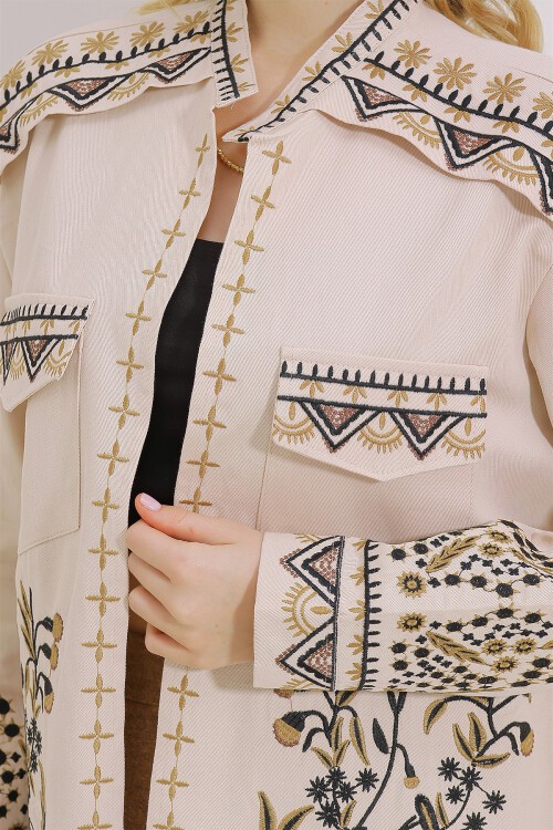 Bej Çift Cepli Nakışlı Gabardin Ceket